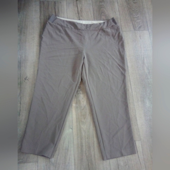 Investments 18R khakis - Picture 1 of 3
